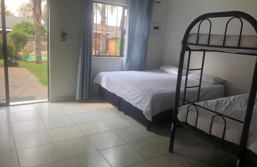 Kempton Park House | Africaren Budget Stay