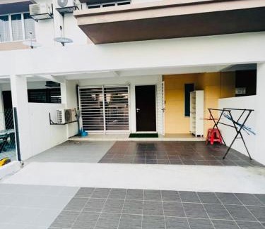 Kuala Langat District House | Afrinas Islamic Homestay Banting
