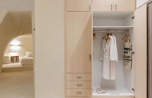 Psathi Apartment | Afroessa Cave Kimolos