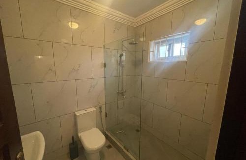 Freetown House | After 5 Apartment 1- 3 spacious en-suite bedrooms