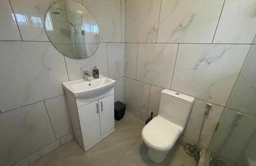 Freetown House | After 5 Apartment 1- 3 spacious en-suite bedrooms