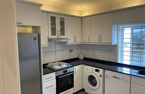 Freetown Apartment | After 5 Apartment 3, 2 Spacious En-suite Bedrooms