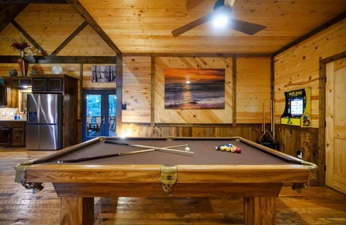 Broken Bow Cabin | After the Sunset! 1-Level 5BR w/Pool + Arcade