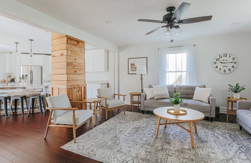 Afton House | Afton Farmhouse: Central to Wineries/Dog Friendly