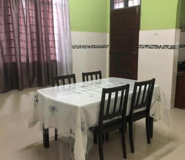 Dungun House | afza homestay Sura free unifi