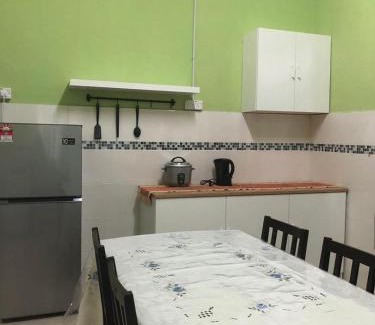 Dungun House | afza homestay Sura free unifi