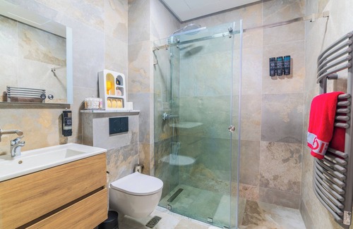 Hay El Farah Apartment | Agadir Bay Oasis: Luxurious 2-Bedroom Apartment, 5 Mins to Beach!