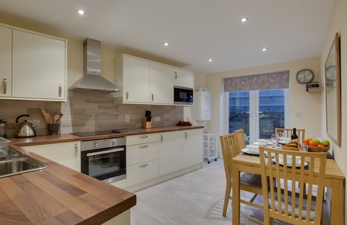 Deiniolen House | Agape Cottage - Two Bedroom House, Sleeps 4