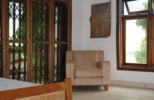 Abrekuma House | Agape Guest House - Family friendly, safe, bright and breezy.