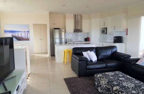 North Beach House | Agape Holiday House - Beachside Retreat(Sleeps 10)