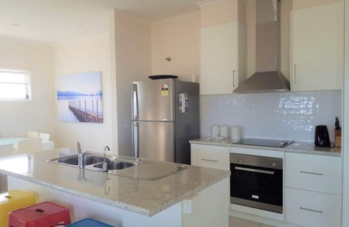 North Beach House | Agape Holiday House - Beachside Retreat(Sleeps 10)