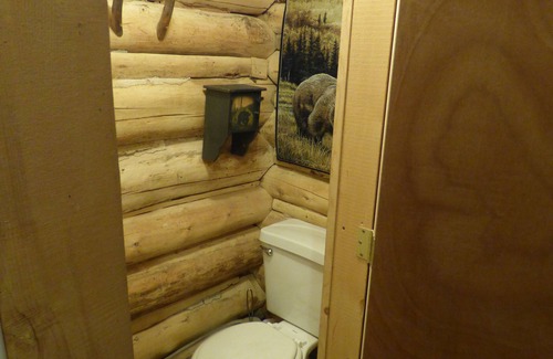 Silver Gate Cabin | Agate's Cabin - A Wolf Crossing Cabin next to Yellowstone National Park
