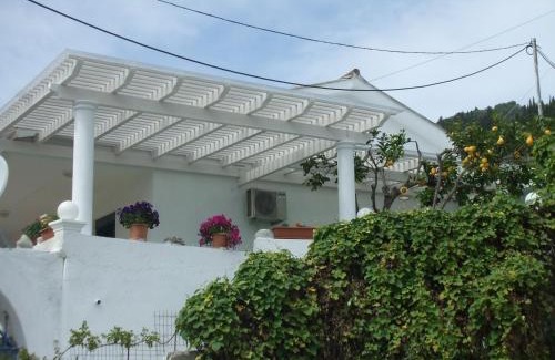 Agios Gordios House | Agathi Beach House (Black Rocks)