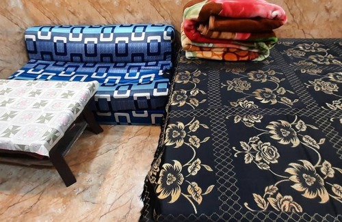 New Delhi House | Aggarwal Guest House In Cream Location 92,121,74700
