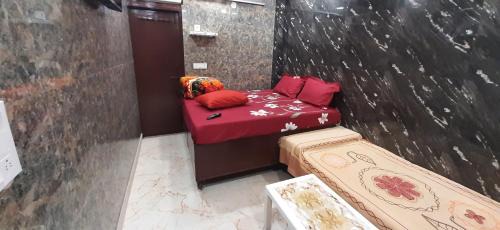 Lajpat Nagar House | Aggarwal guest house lajpat nagar, rooms with private kitchen Android tv wifi and fridge