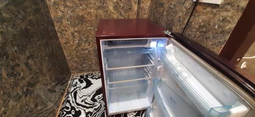 Lajpat Nagar Apartment | Aggarwal home stay in independent flat with private kitchen washroom fridge Android TV wi fi and all cooking utensils for self cooking