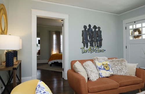 Greensboro House | Aggie Oasis Bungalow-Centrally located w/ GAME ROOM