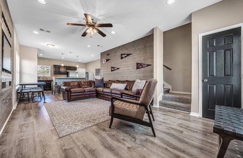 College Station House | Aggieland 5 bedroom house steps from TAMU campus and Kyle Field.