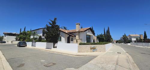 Ayia Thekla House | Agia Thekla bungalow with pool