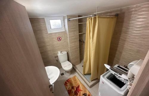 Agii Theodori Apartment | Agioi Theodoroi Beachview Chic Modern Apt
