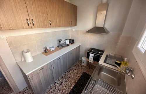 Agii Theodori Apartment | Agioi Theodoroi Beachview Chic Modern Apt