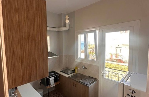Agii Theodori Apartment | Agioi Theodoroi Beachview Chic Modern Apt
