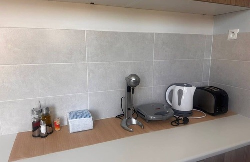 Agii Theodori Apartment | Agioi Theodoroi Beachview Chic Modern Apt