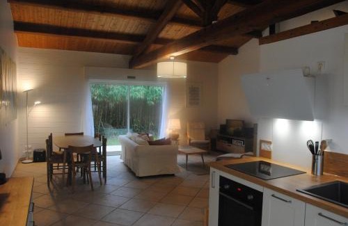 Le Chateau-d'Oleron House | Agréable maison calme avec terrasse, jardin et vue sur verger