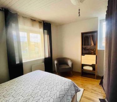 Roiffieux House | Agréable maison de village avec balcon