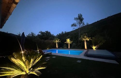 Le Bar-sur-Loup House | Agréable Studio entre mer & montagne piscine privé