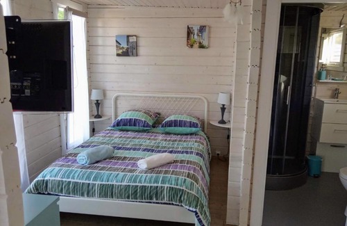 Camarsac Bed & Breakfast | AGREABLE PETIT CHALET