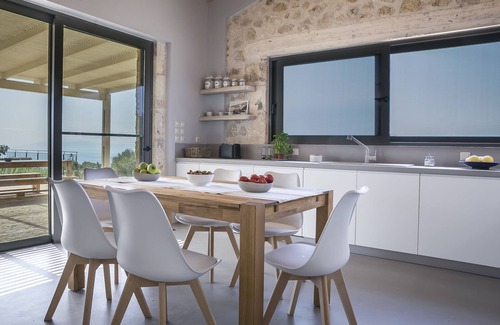 Pesada Villa | Agriasparengia : Stunning Villa with Pool ,sea/mountain view, 5 rooms/bathrooms