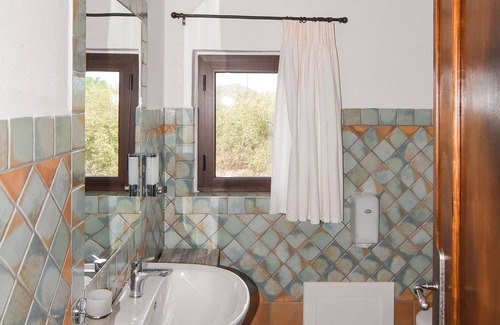 Oliena Hotel | Agriturismo Guthiddai