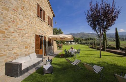 Montalla Villa | Agriturismo near Cortona with swimming pool