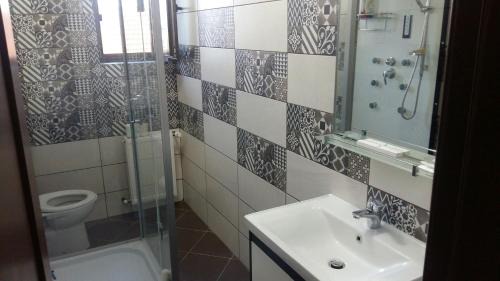 Dragutesti House | Agropensiunea Izana