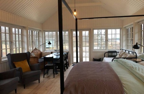 Agunnaryd Cabin | Agundaborg garden cottage with large sun deck