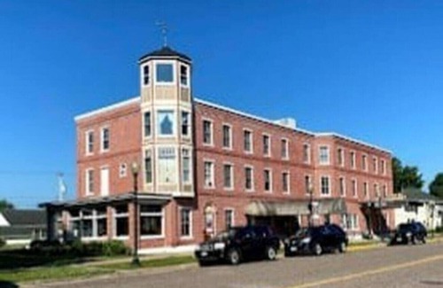 Wabasha Hotel | AH #12 · AH #12 -Full bed w/private bath.