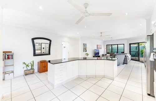 Woolner House | Ah Mat Bungalow Tropical Darwin Stay with Pool