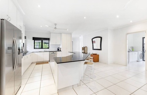 Woolner House | Ah Mat Bungalow Tropical Darwin Stay with Pool