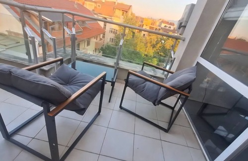 Plovdiv Center Apartment | Ahinora Luxury 2-Bedroom Apartment in enchanting Plovdiv – Close to Center, AC