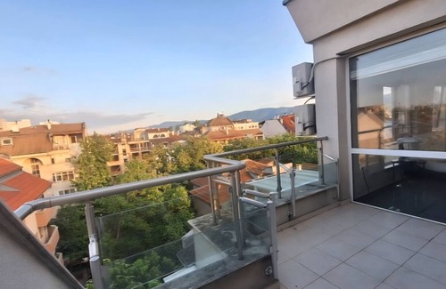 Plovdiv Center Apartment | Ahinora Luxury 2-Bedroom Apartment in enchanting Plovdiv – Close to Center, AC