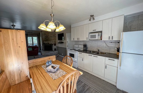 Magnetawan Cottage | Ahmic Lake Resort's 2-Bedroom Cottage (Chipmunk Cottage)