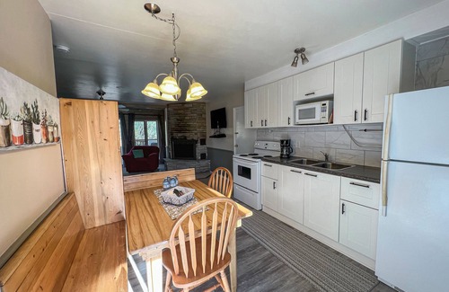 Magnetawan Cottage | Ahmic Lake Resort's 2-Bedroom Cottage (Chipmunk Cottage)