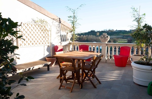 Ottiglio Apartment | Ai Leoni Ruhhenti - Enchanted Terrace amidst the Golden Hills of Monferrato