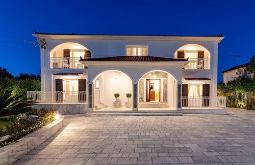 Ayios Kirikos Villa | Aigli Villa
