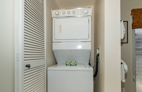 Historic Lahaina Front Street Apartment | Aina Nalu Lahaina
