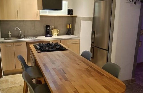 Saint-Roman-de-Malegarde House | Air-conditioned house with heated swimming pool
