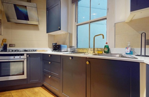 Fitzrovia Apartment | -Air Con- 1 min Oxford Street! 3BD & 2Bath flat!