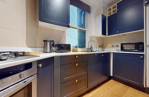 Fitzrovia Apartment | -Air Con- 1 min Oxford Street! 3BD & 2Bath flat!