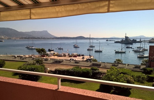 Saint-Mandrier-sur-Mer Apartment | air-conditioned apartment with terrace port of saint Mandrier